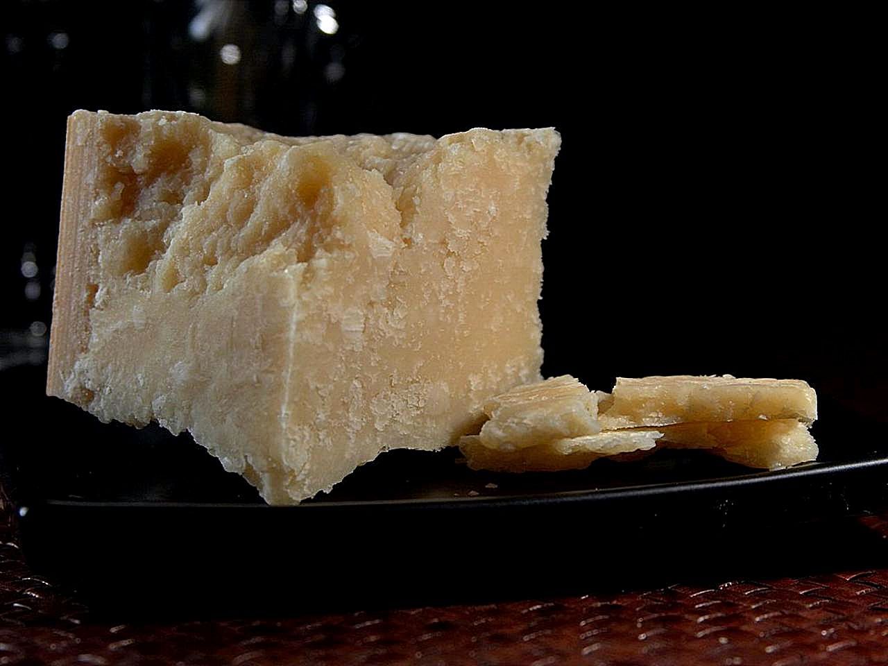 Parmesan_cheese