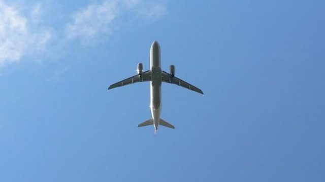 Airplane_on_sky