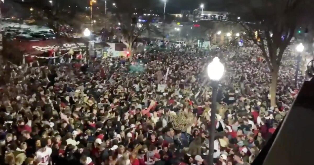 Alabama fans flood streets to celebrate CFB national championship