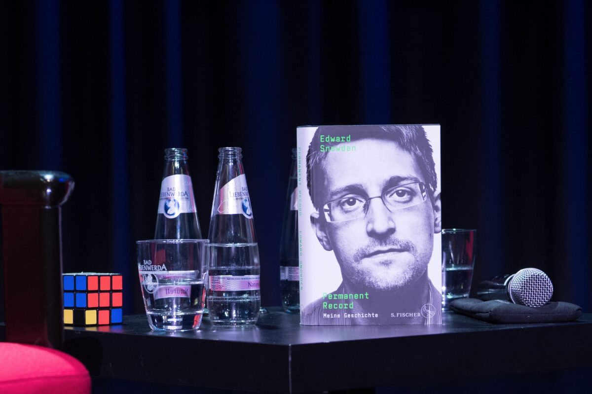 Snowden Jorg Carstensen/Getty Images