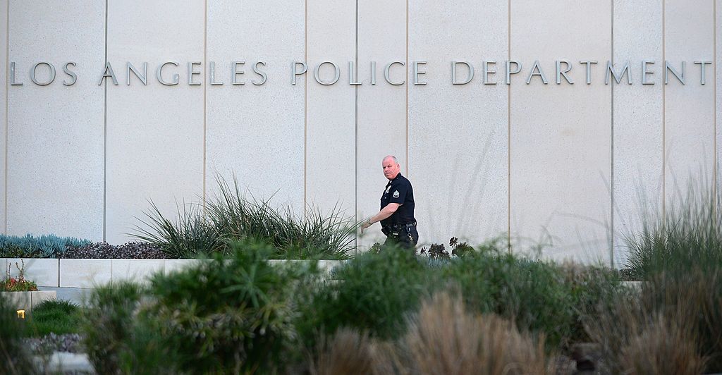 Lapd Accused Of Sharing Image Mocking George Floyd S Death