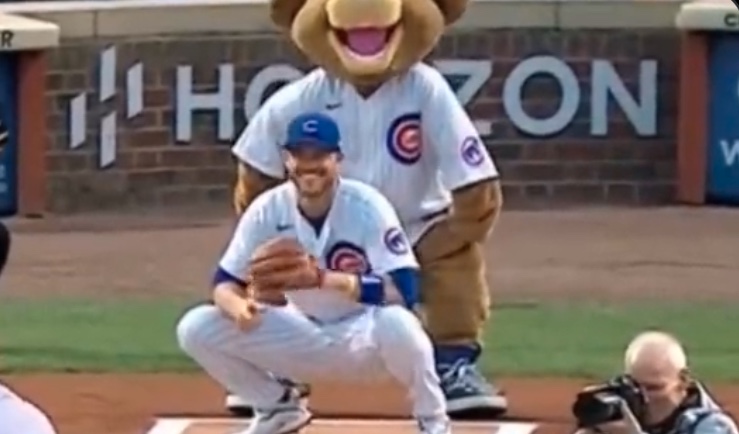 Patrick Wisdom ready to catch ball