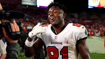 Antonio Brown suspended for misrepresenting his Covid vaccine status