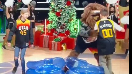 Utah Jazz mascot tosses children in musical chairs