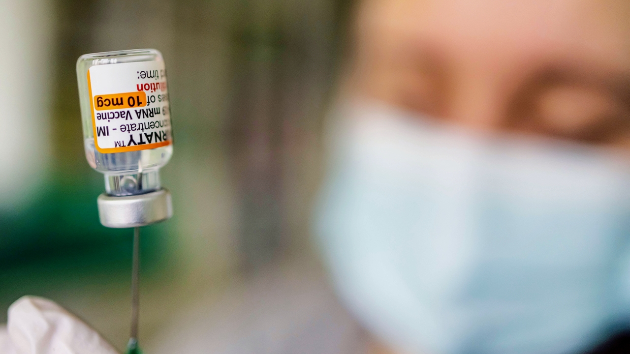 Medical staff prepares syringes with Pfizer-BioNTech vaccine against the coronavirus (Covid-19) during a vaccination action against the coronavirus (Covid-19) for children in Berlin, Germany, on January 8, 2022, amid the novel coronavirus / COVID-19 pandemic. (Photo by HANNIBAL HANSCHKE / AFP) (Photo by HANNIBAL HANSCHKE/AFP via Getty Images)