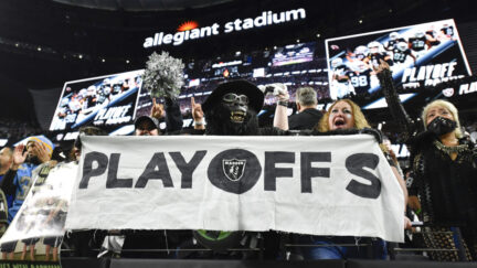NFL fans go crazy after Raiders-Chargers finish