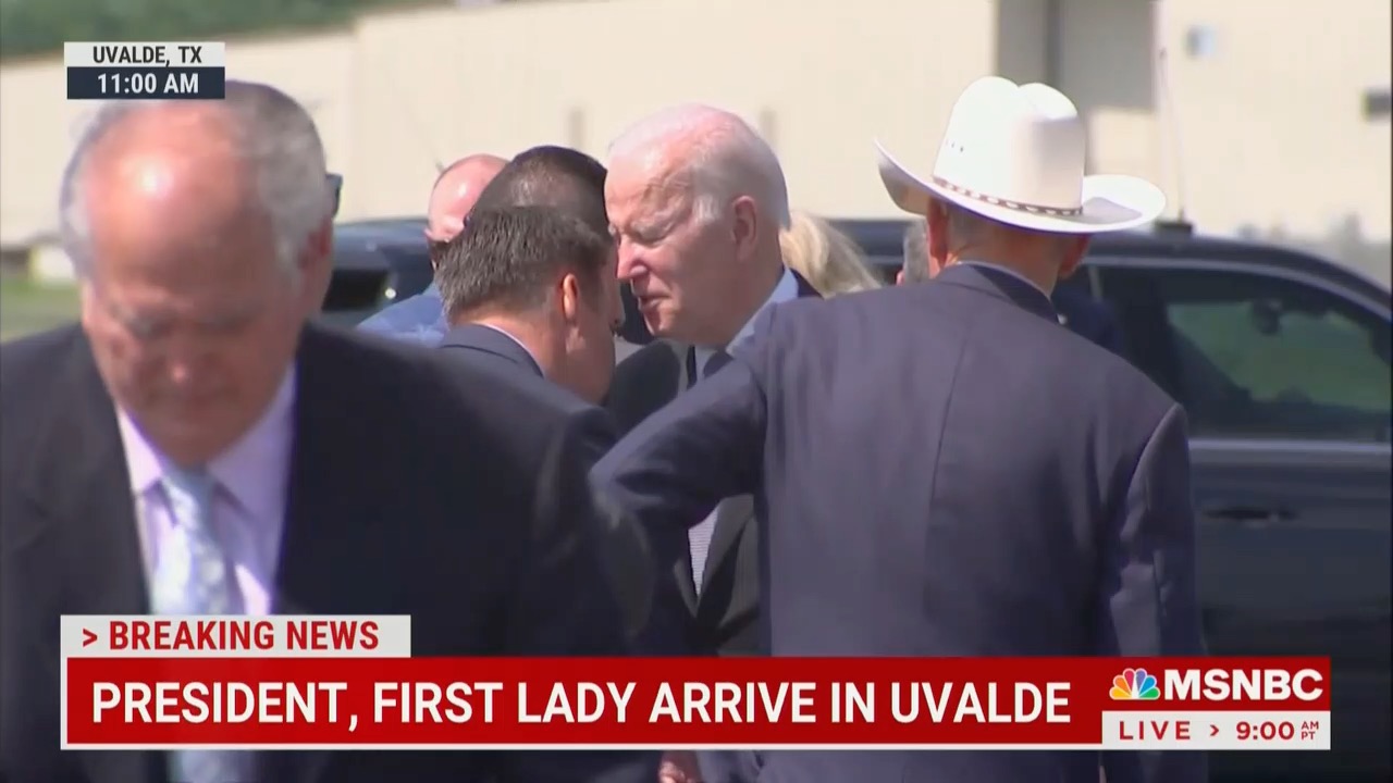 Biden arrives in Uvalde "breaking news" banner on May 29