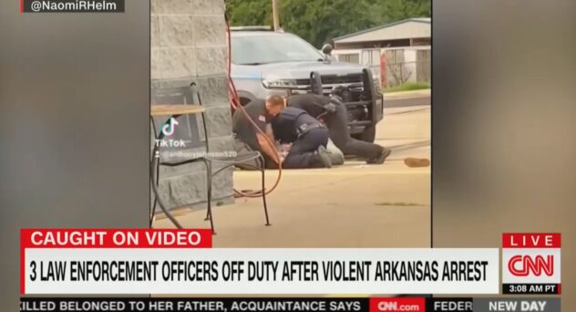 Three Arkansas law enforcement officers taken off duty after violent arrest caught on camera (nydailynews.com)