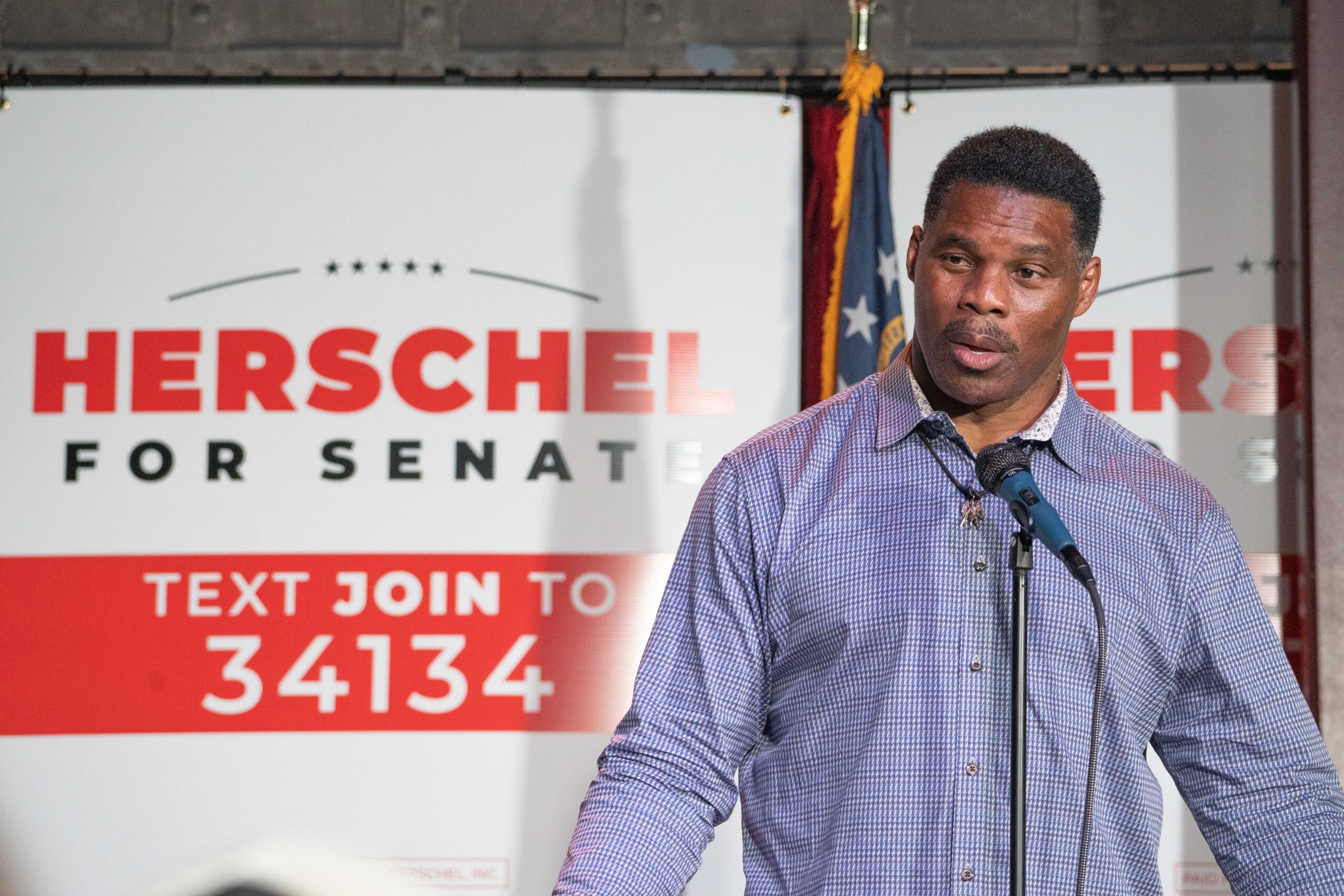 Herschel Walker, Who Hasn’t Had a Presser in Almost Two Months, Reportedly Distancing Journalists ‘20 Feet’ After Events (mediaite.com)