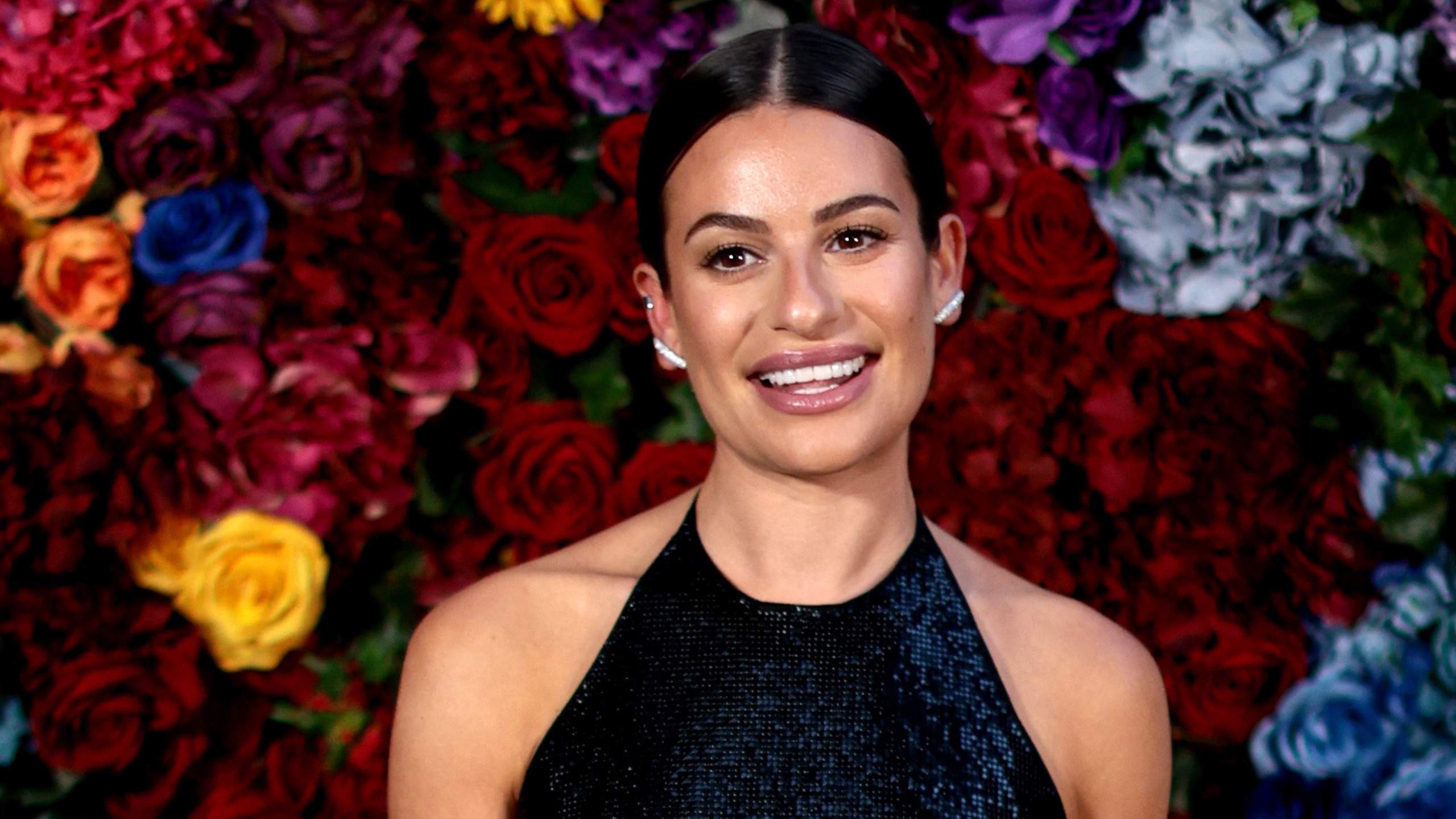 Actress Lea Michele Forced to Address Rumor She Can t Read