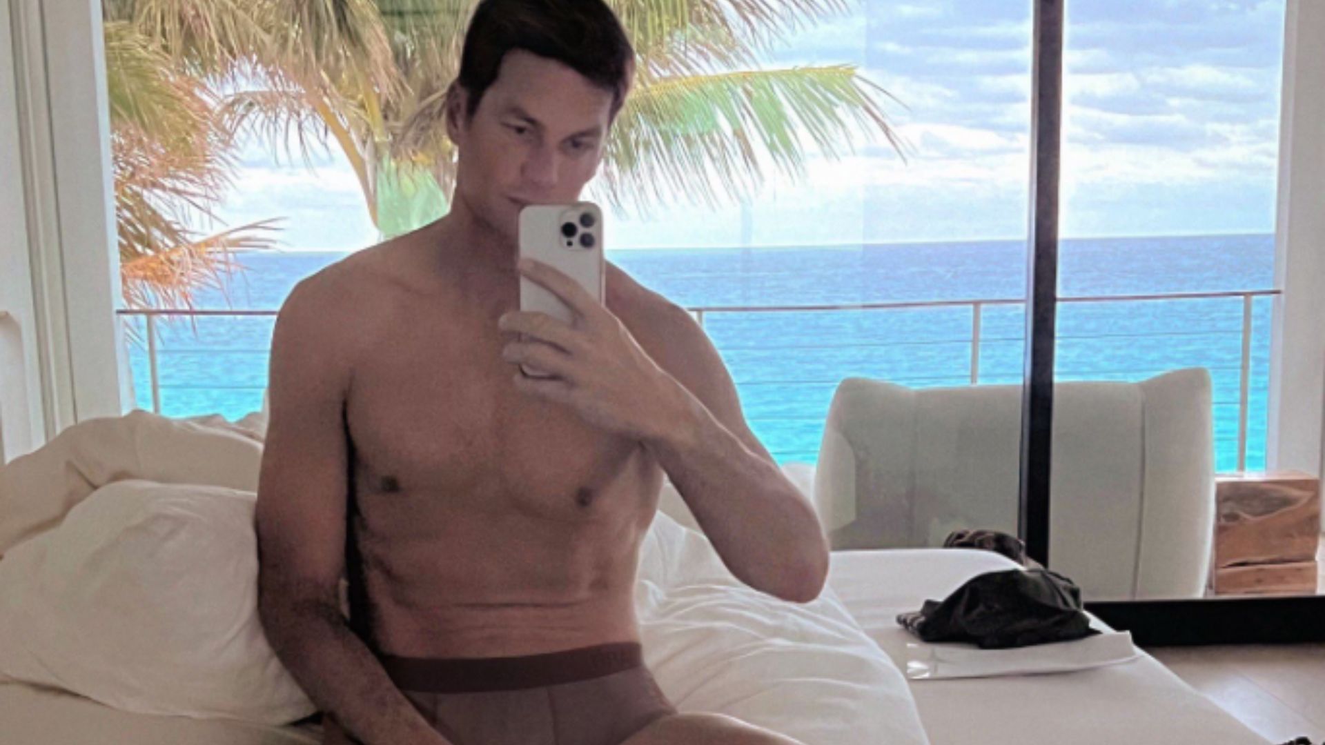 Tom Brady Sets Internet Ablaze Posing In Underwear