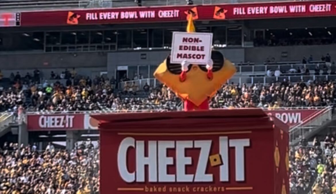 Cheez-It Mascot Trolls Viral Pop-Tarts Mascot During Citrus Bowl Introduction