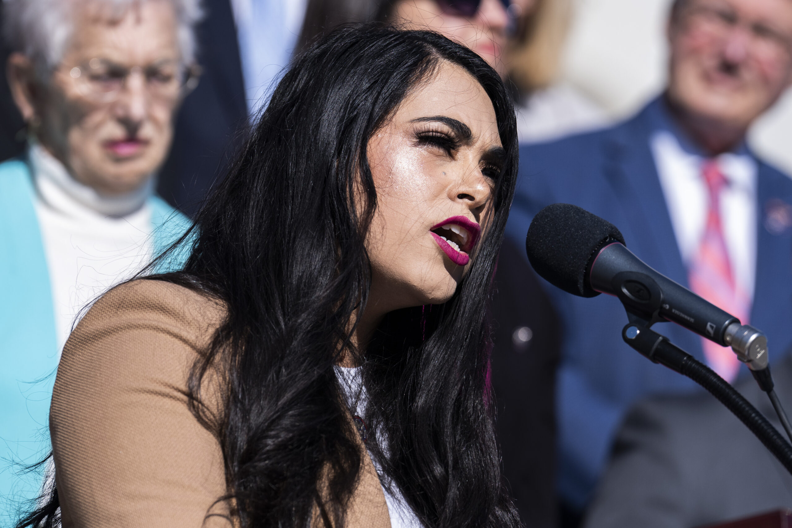 Mayra Flores Accused of Stealing Others’ Food Photos