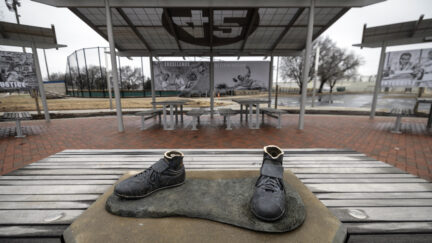Jackie Robinson statue stolen
