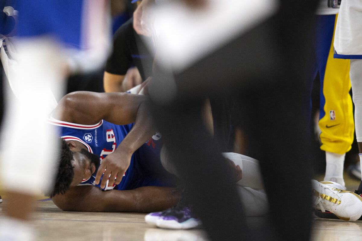 Joel Embiid injures knee
