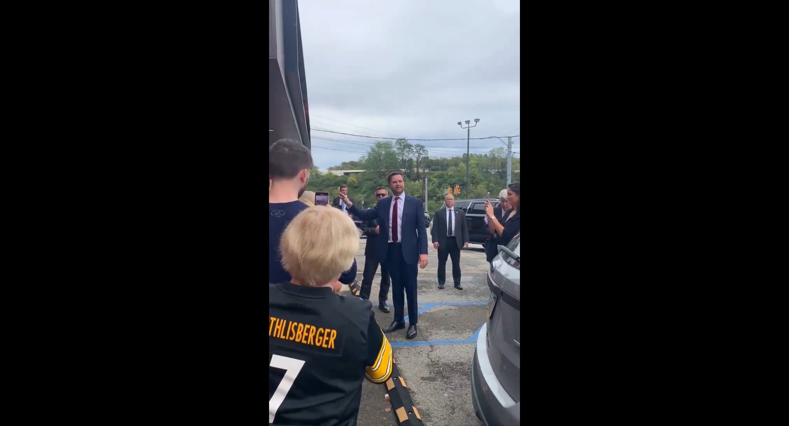 JD Vance Forced to Greet Supporters In A Parking Lot After Restaurant Denies Him Entry