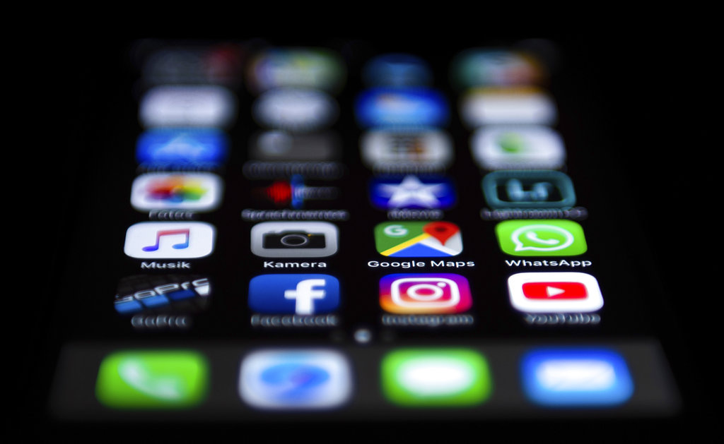 08 January 2019, Hessen, R'sselsheim: ILLUSTRATION - Apps (Application software) can be seen on the screen of an iPhone. Photo by: Silas Stein/picture-alliance/dpa/AP Images
