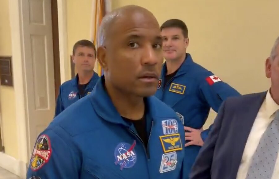 Victor Glover, Artemis II