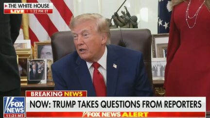 Donald Trump in Oval Office